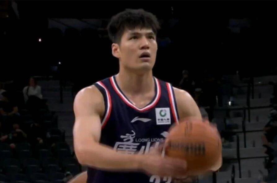 详细阅读:南宫体育关于窗口期广厦男篮更衣室发声:NBA常规赛节点到来,震撼外界,球队文化再被提及的信息 南宫体育关于窗口期广厦男篮更衣室发声:NBA常规赛节点到来,震撼外界,球队文化再被提及的信息