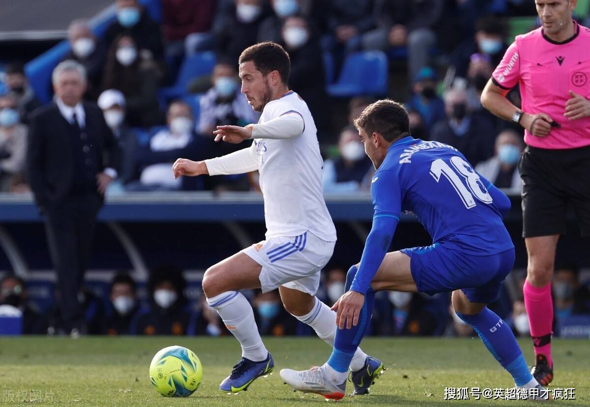 南宫体育费耶诺德训练开放日；赛后调整名单引欢呼；英超在即；球队文化再被提及的简单介绍