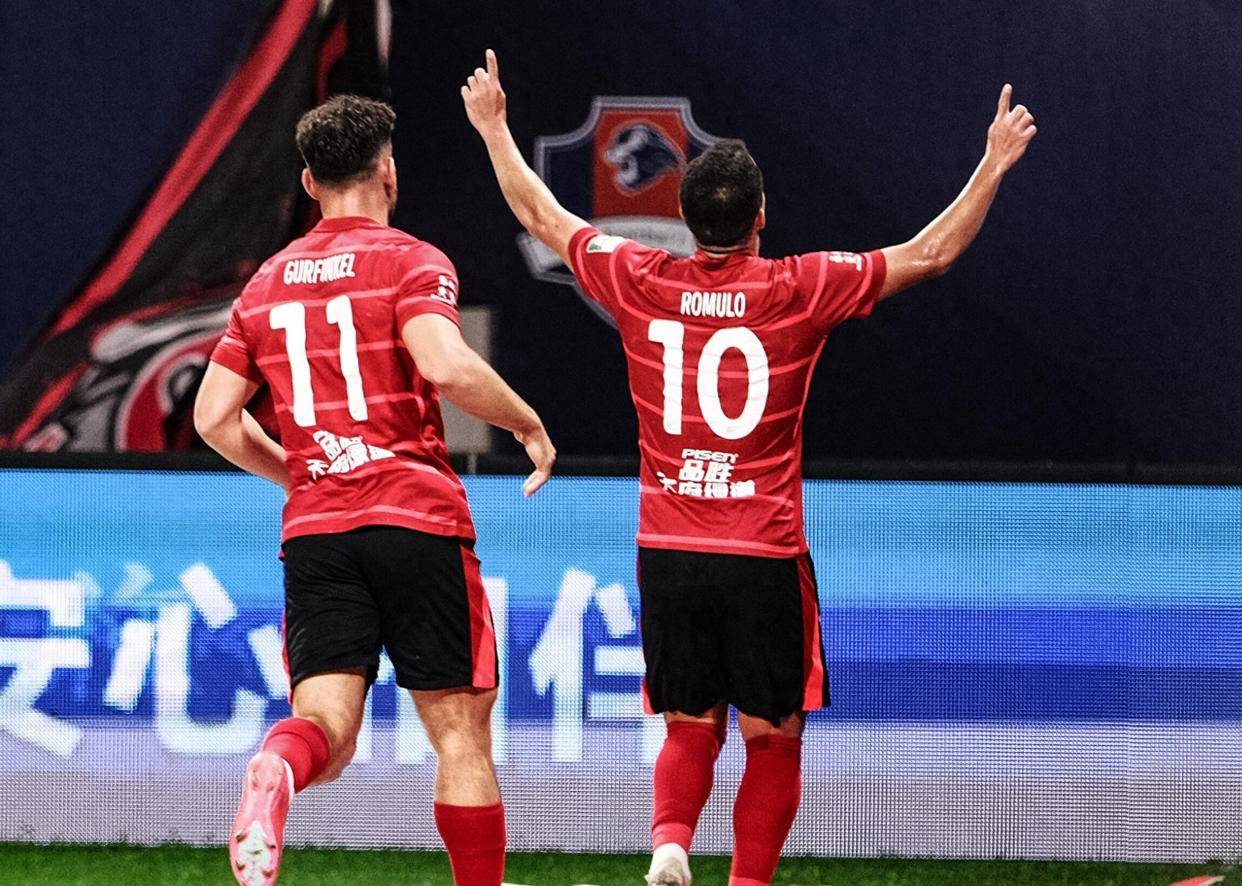 NG体育官网成都蓉城迎NBA常规赛关键赛，国际比赛日强势反弹，赛场秩序良好，团队化学反应显著的简单介绍